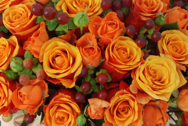 Flowerboxy na zamówienie, okrągłe urodziny, rocznice ślubu. Dostarczamy kwiaty do Warszawy oraz okolic. Więcej informacji na naszej stronie kwiatynatelefon.com