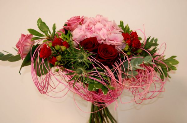 Hortensja z różami bukiet na każdą okazję. Idealny na rocznicę, urodziny, romantyczną kolację.